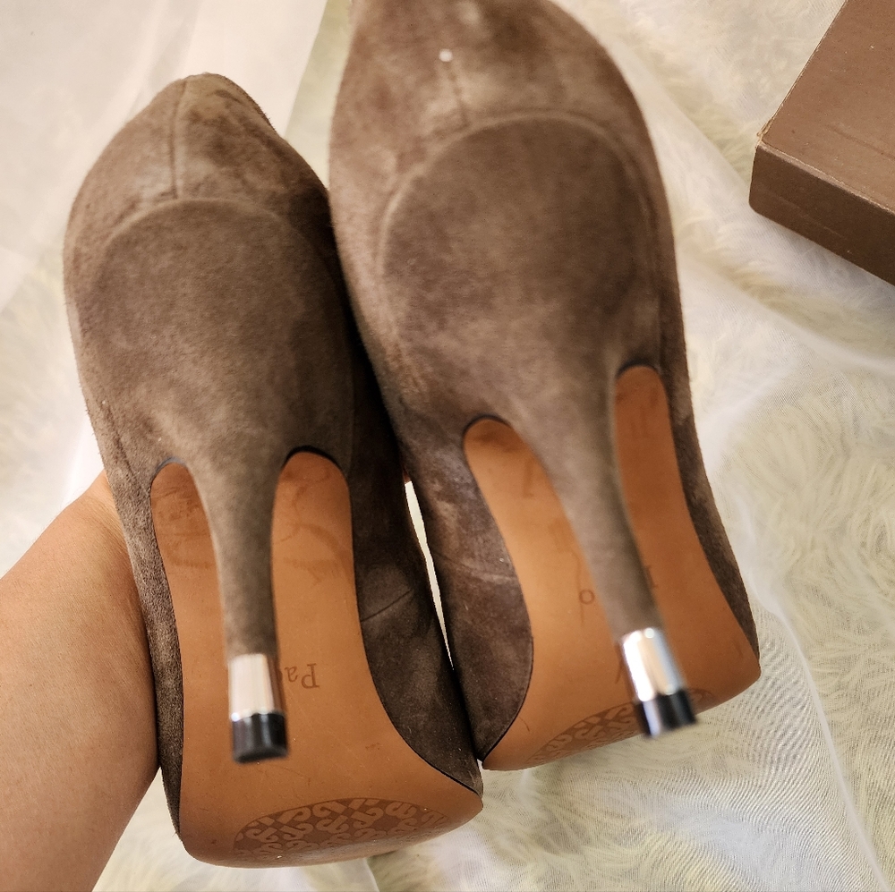 Paolo Women's Elegant Tan Suede Heels - Picture 4 of 7